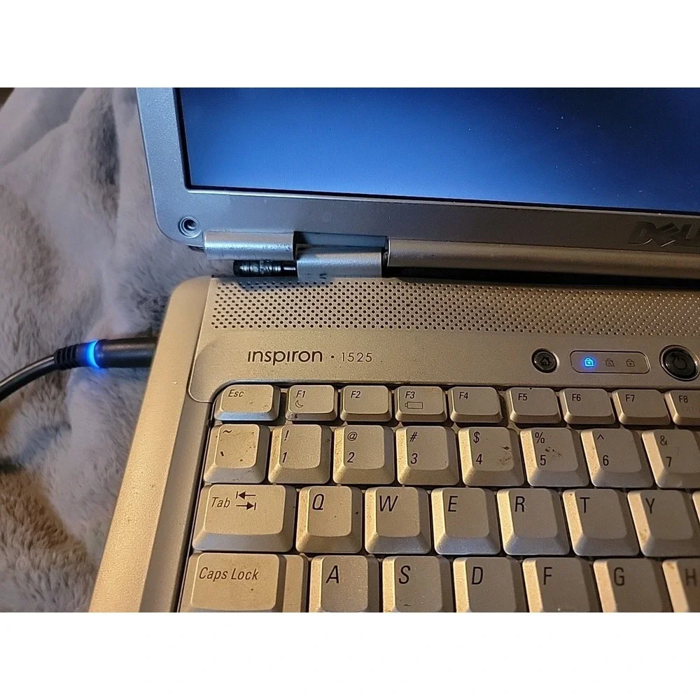 Dell Inspiron 1525 Laptop — READ